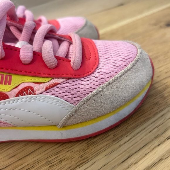 Girls 13 Puma shoes - Picture 3 of 6